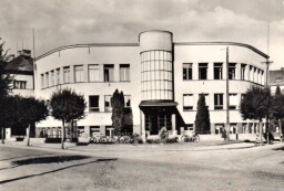 Humpolec, zdravotní středisko na rohu Hálkovy a Masarykovy ulice
